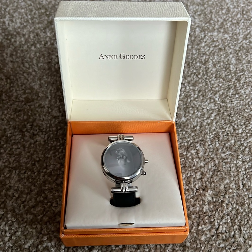 NEW In box Vintage, rare, never used Anne Geddes Poppy  “baby feet” wristwatch